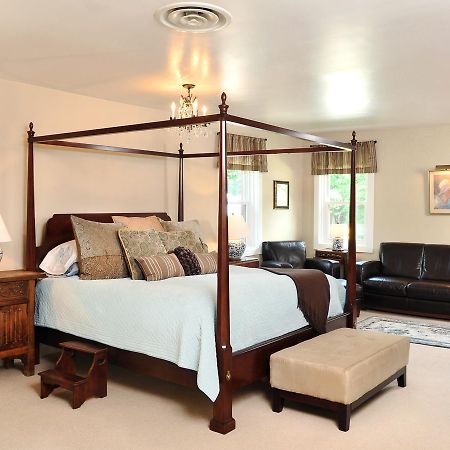 1795 Acorn Inn Bed And Breakfast Канандейґуа Екстер'єр фото