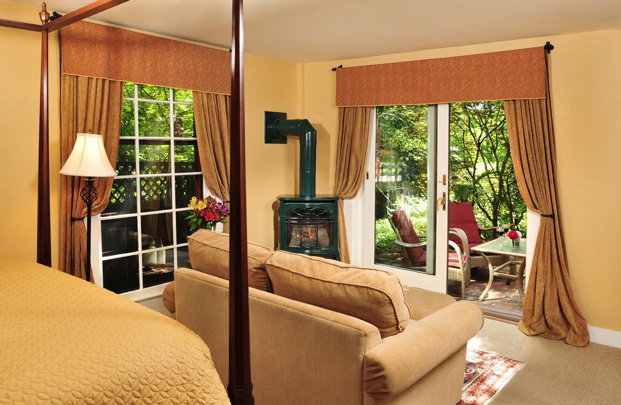 1795 Acorn Inn Bed And Breakfast Канандейґуа Екстер'єр фото