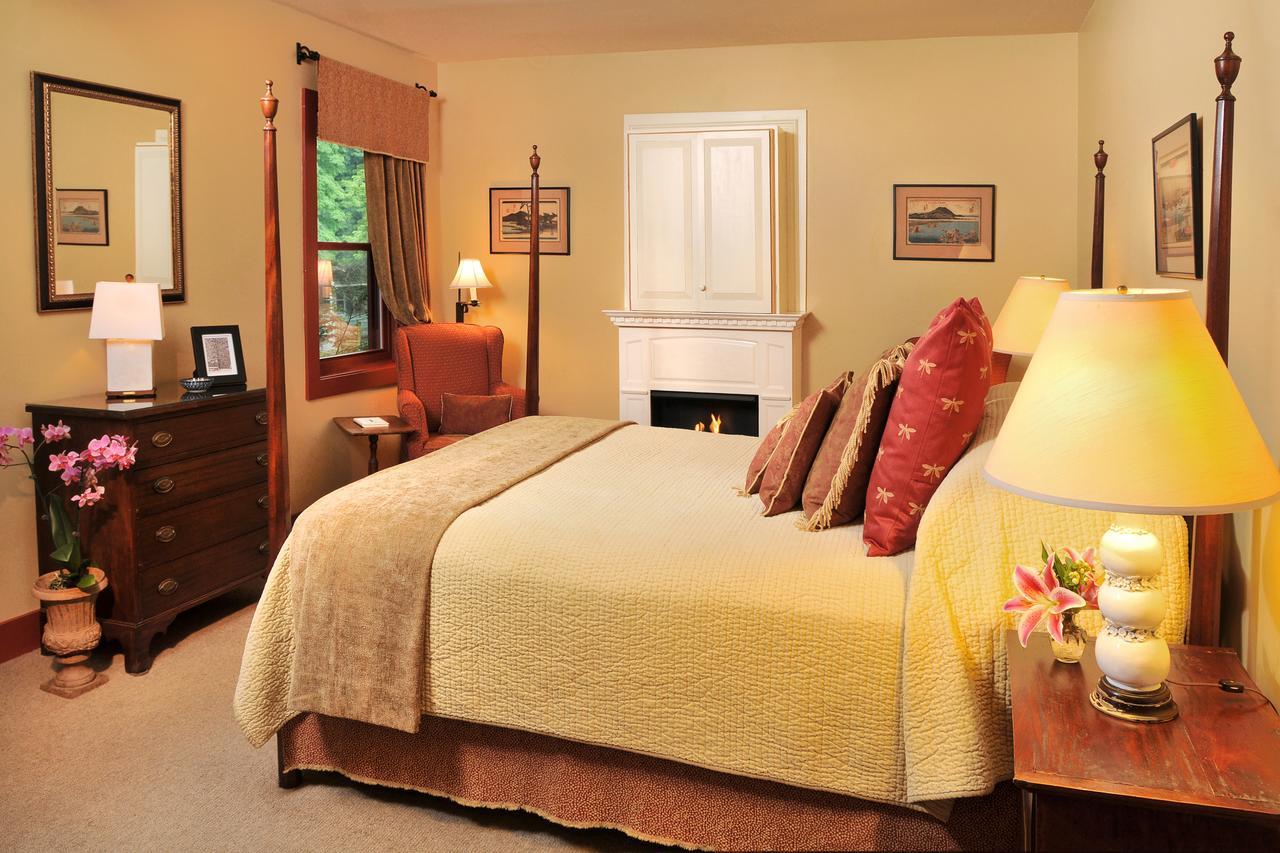 1795 Acorn Inn Bed And Breakfast Канандейґуа Екстер'єр фото