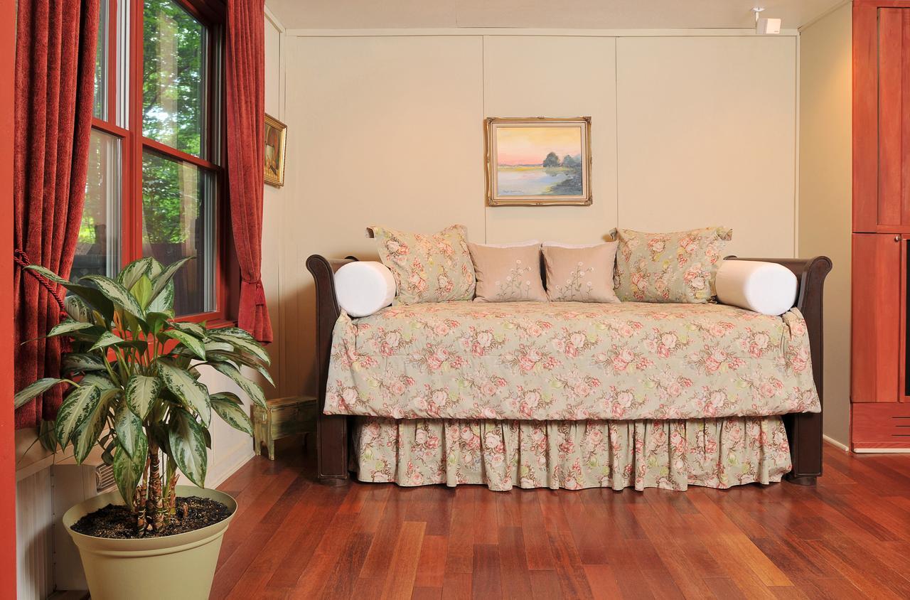 1795 Acorn Inn Bed And Breakfast Канандейґуа Екстер'єр фото