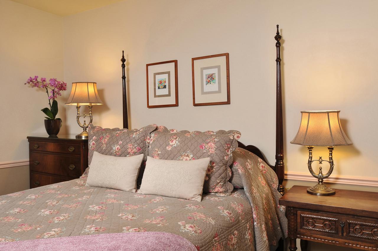 1795 Acorn Inn Bed And Breakfast Канандейґуа Екстер'єр фото